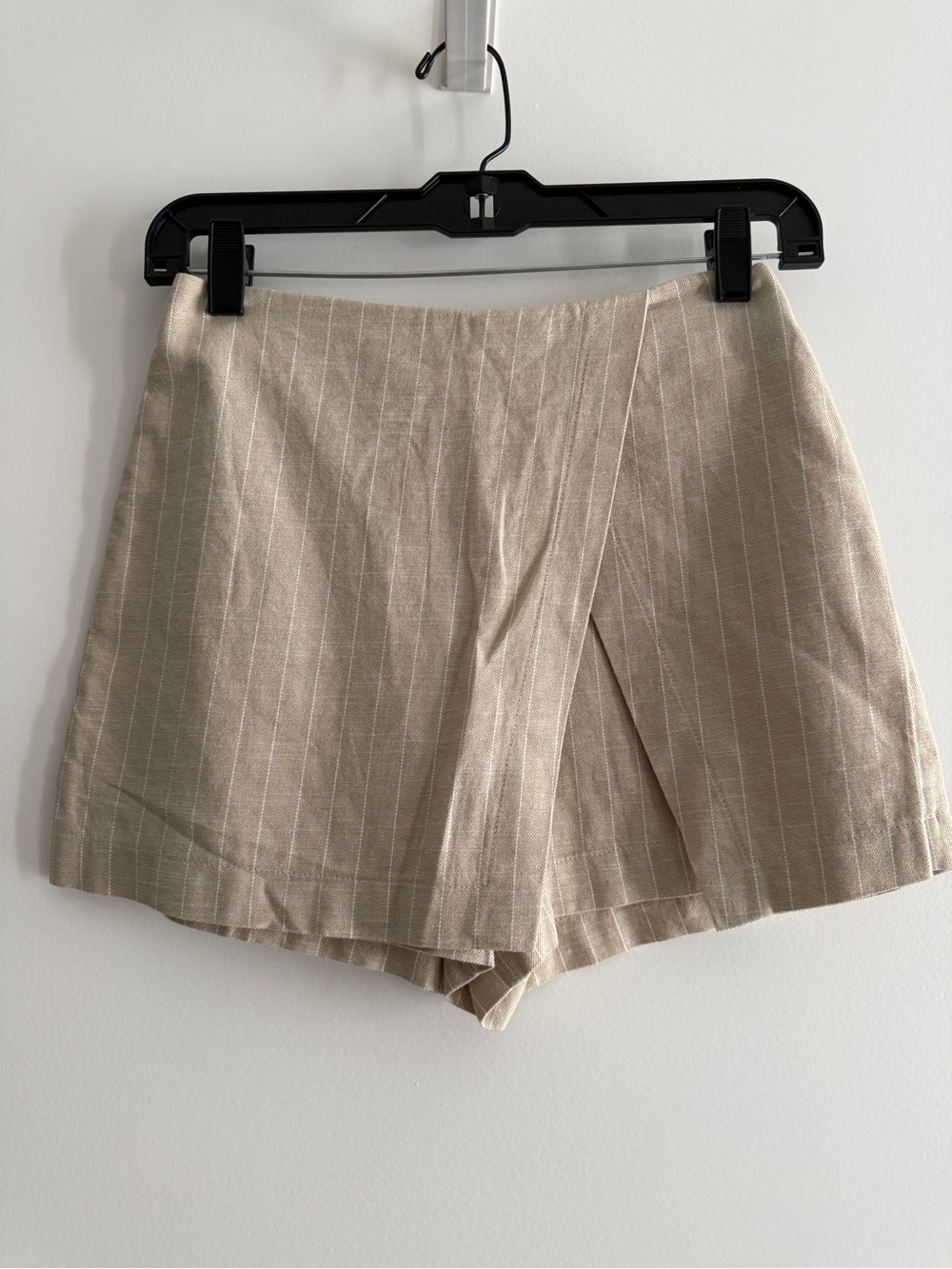 Women's Pinstripe Pleated Linen-Blend Shorts - Beige